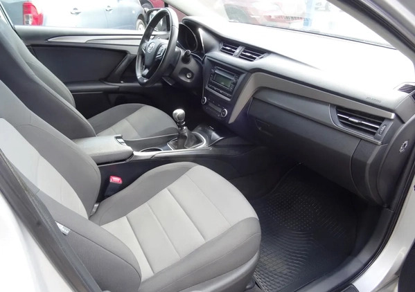 Toyota Avensis cena 42900 przebieg: 201000, rok produkcji 2015 z Sosnowiec małe 326